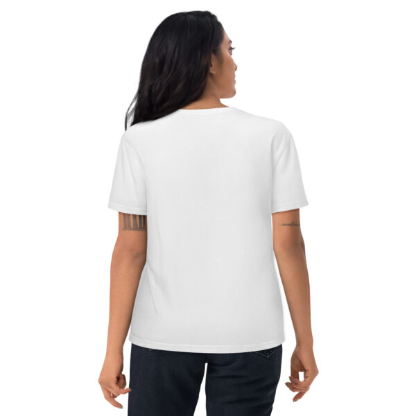 A woman posing from behind wearing a white tshirt with no pattern