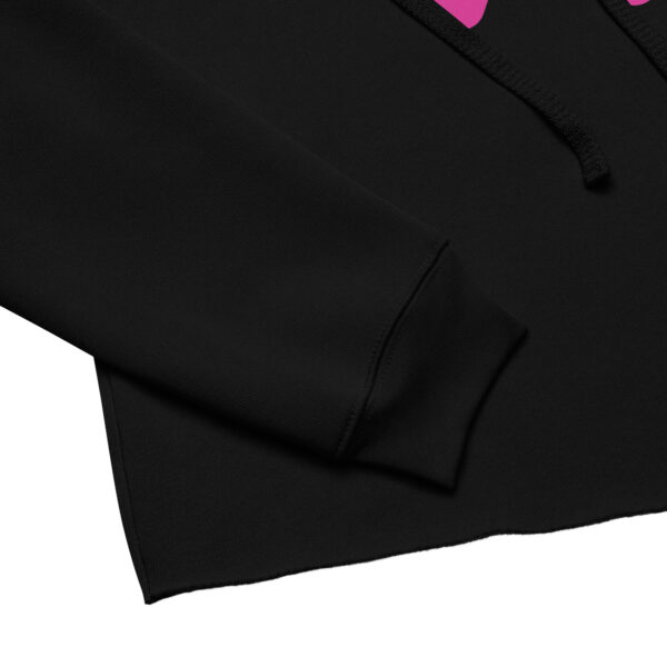 Details and zoom on the black sweatshirt sleeve